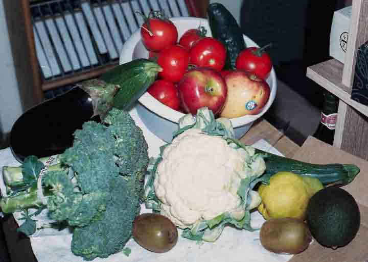 Calorie Restriction image of  vegetables and fruit