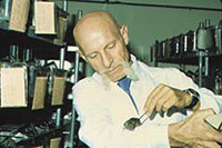 Roy Walford in the 1980s conducting aging tests with middle-aged mice, the results of which led to his own CRON diet for longevity
